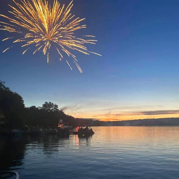 Meet your Posher, Megan - Picture 1 of 2